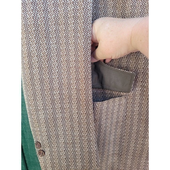 Vintage Malibu of Beverly Hills  Men's Brown Herringbone ish 2 Button Blazer - Picture 4 of 10